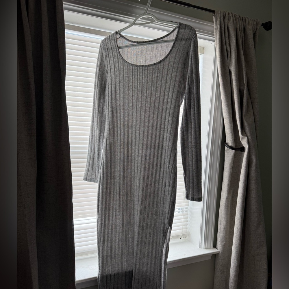 Elegant Gray Ribbed Knit Dress